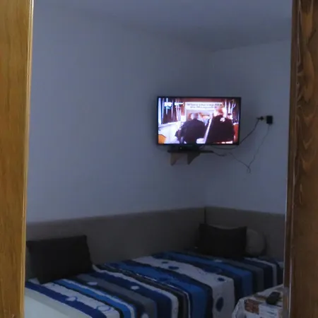 Holidays 8 Apartment Split