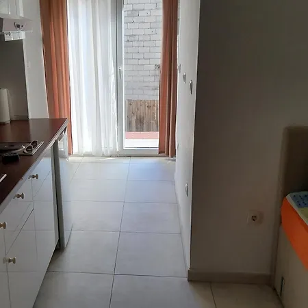 Holidays 8 Apartment Split